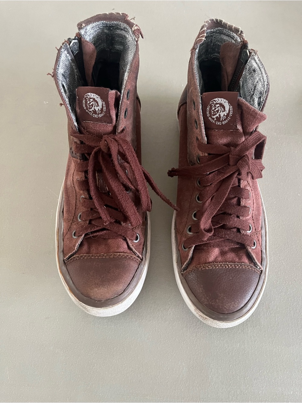 Diesel women’s High-Top Sneakers in Burgundy